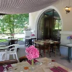 Du Pont Et Restaurant à *