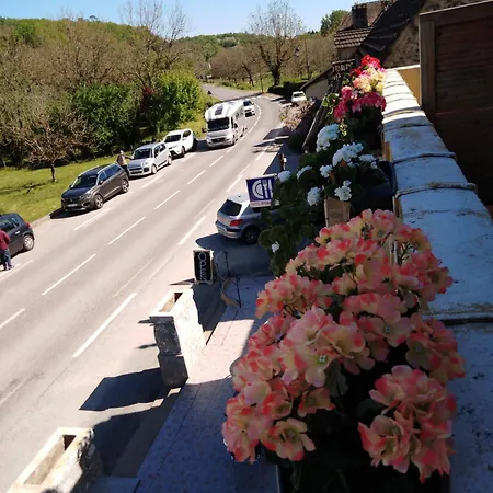 Du Pont Et Restaurant A * Groléjac