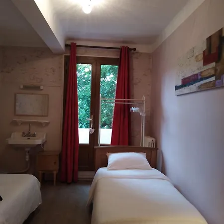 Du Pont Et Restaurant A * Groléjac