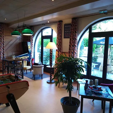 Du Pont Et Restaurant à