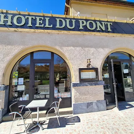 Du Pont Et Restaurant A Groléjac