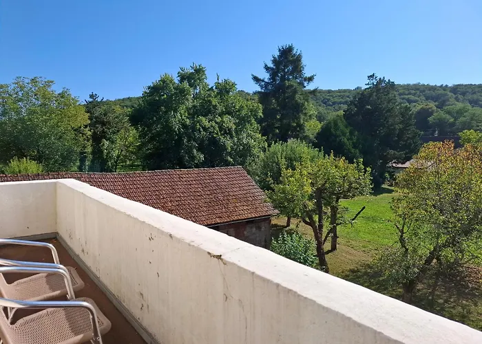 Du Pont Et Restaurant A Hotel