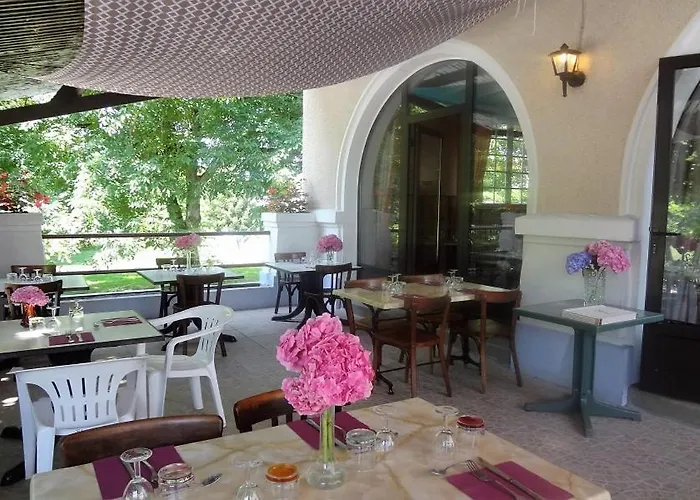 Du Pont Et Restaurant A *