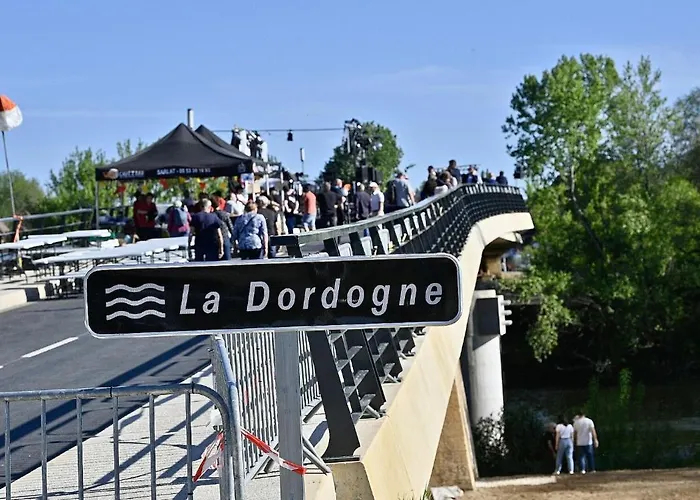 Du Pont Et Restaurant A *