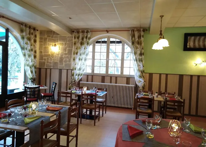 Du Pont Et Restaurant A * Groléjac