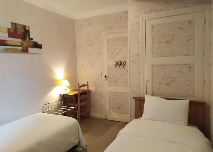 Du Pont Et Restaurant A Groléjac