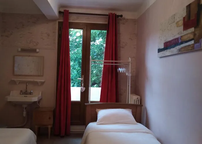 Du Pont Et Restaurant A * Groléjac