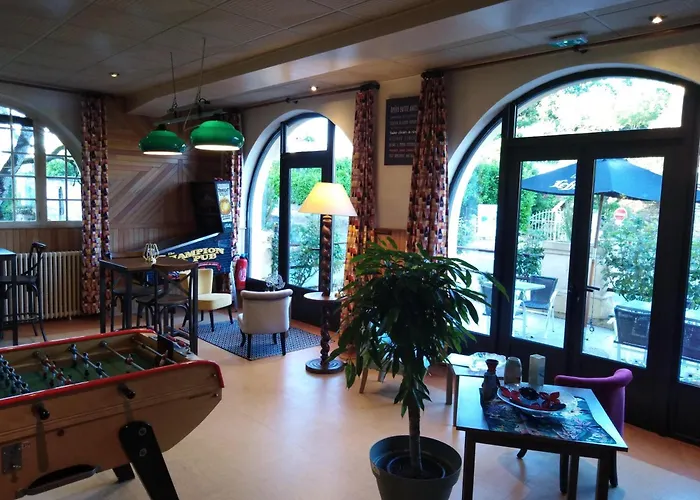 Du Pont Et Restaurant A