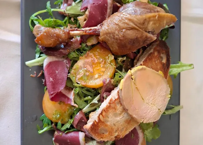 Du Pont Et Restaurant A Hotel Groléjac